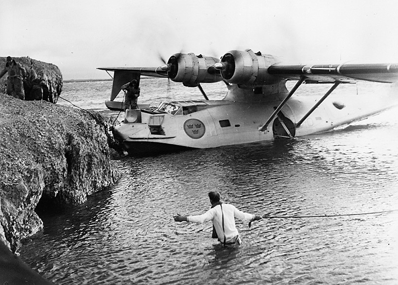 Klicka på bilden för större version

Namn:		Förtöjning av flygplan TP 47 Catalina vid klippa till sjöss. 1926.jpg
Visningar:	166
Storlek:		172,0 KB
ID:		18066
